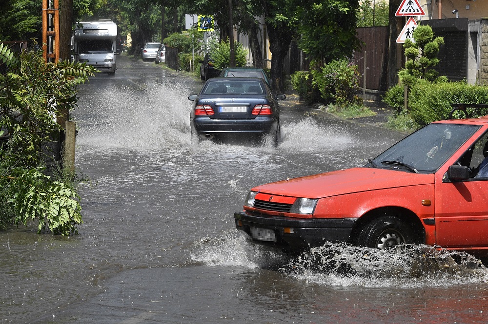 Magyar Közút: csak indokolt esetben induljunk útnak!