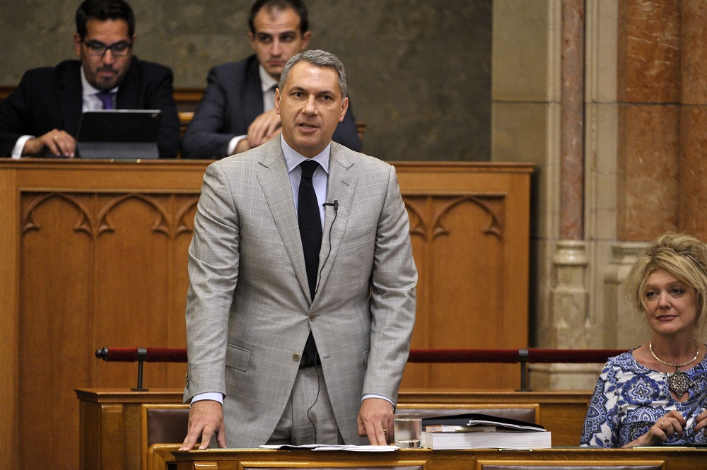 Szigorodna a trafiktörvény, az ellenzék elégedetlen