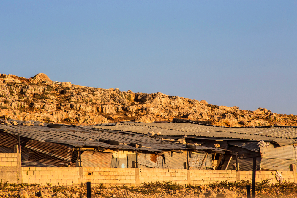 Megkezdték a menekültszállások lebontását