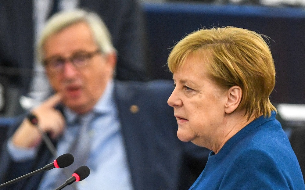 Merkel: meggyőződéses és meggyőző vezetője lesz a bizottságnak