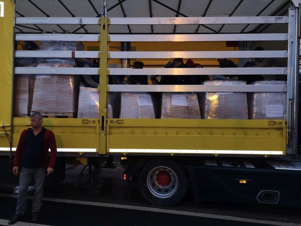 Tizennyolc migráns egy német kamionban