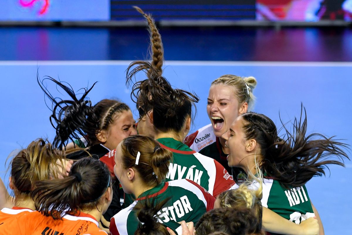 Aranyérmes a női junior válogatott