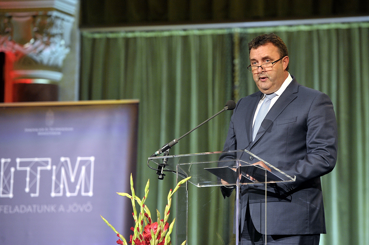 Tíz év után először többen választották a szakképzést