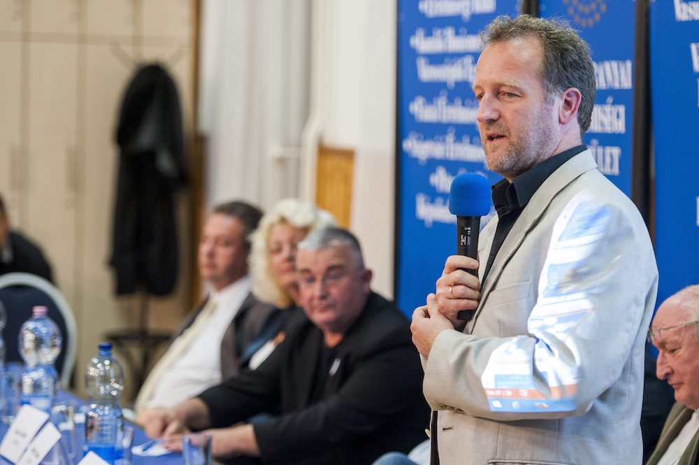 ÖPE: Megtéveszti a választókat az ellenzék