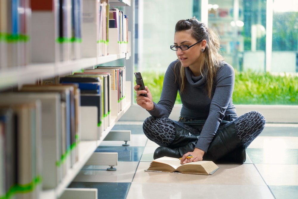 Korlátoznák az iskolai mobiltelefon-használatot
