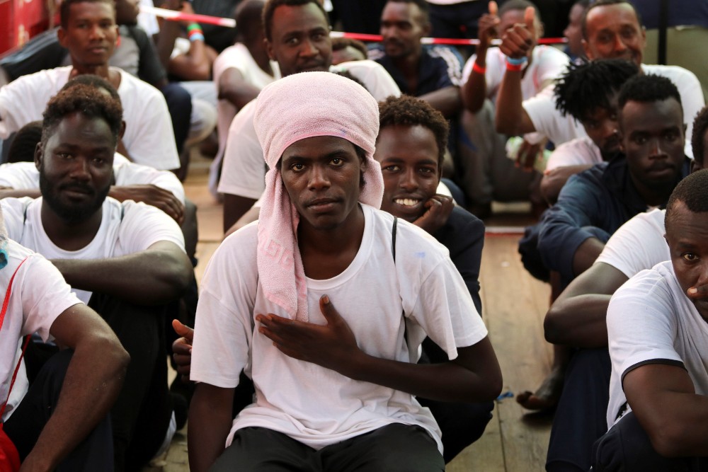 Újabb száz migráns a fedélzeten