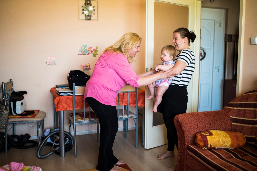 Emelt fizetést kapnak a védőnők