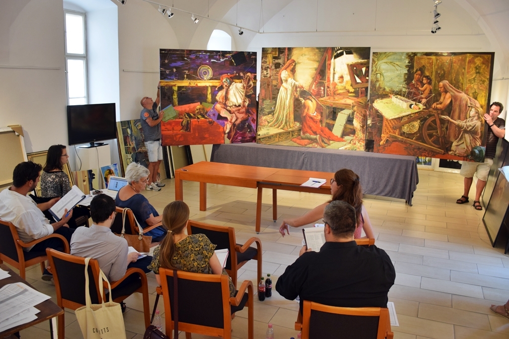 Csaknem háromszáz alkotó nevezett