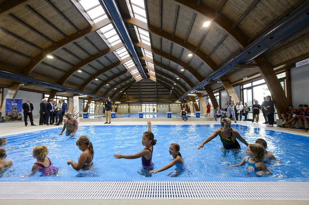 Átadták a Révész László Tanuszodát Balassagyarmaton