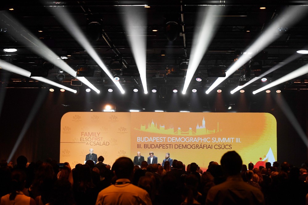 Elismeréseket adtak át