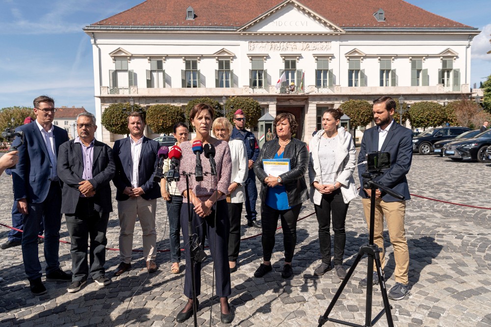 Áder Jánosnál kopogtatott az ellenzék