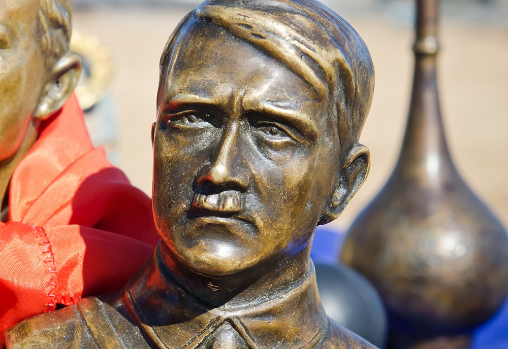 Hitler-mellszobrot találtak a francia szenátus pincéjében