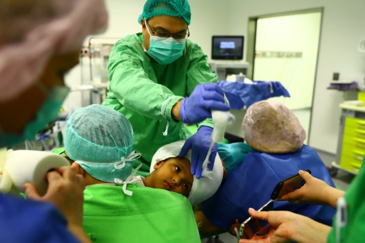 Rabeya rekonstrukciós műtéten esett át