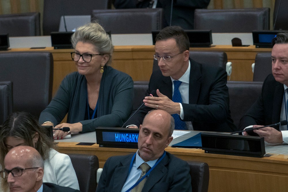 Magyarország azt teszi, amit az ENSZ-nek kellene