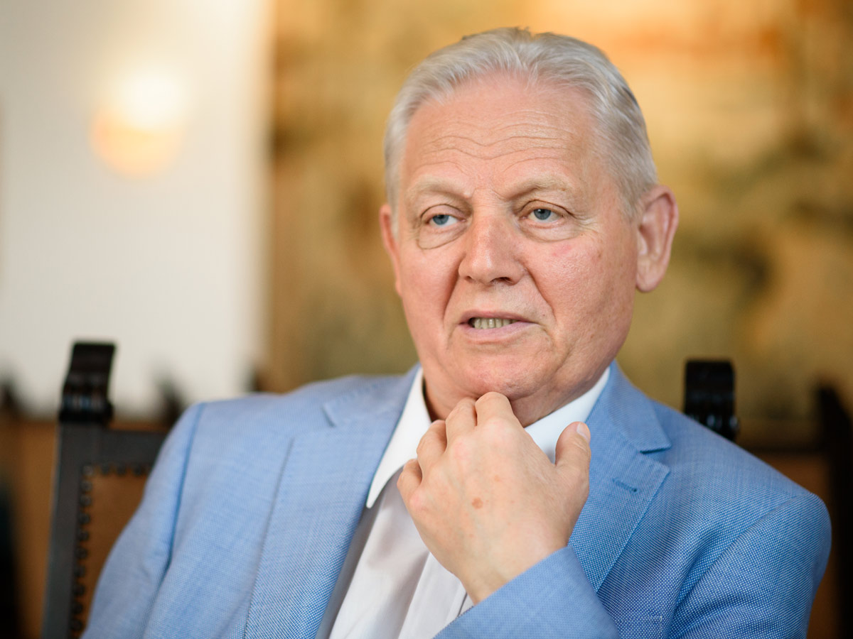 Az ellenzék ajánlata „szélbe írott betű csak, rajz rohanó vizeken”