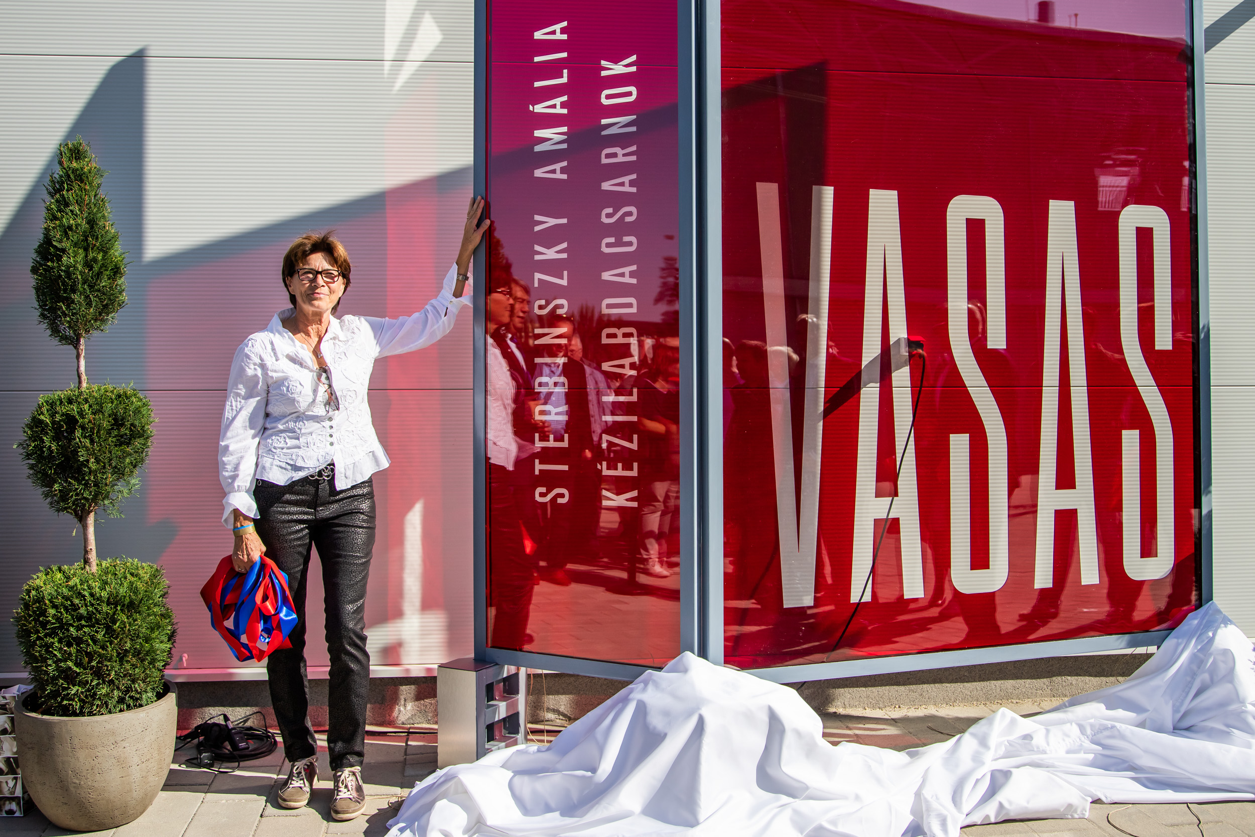 Átadták az új kézilabdacsarnokot