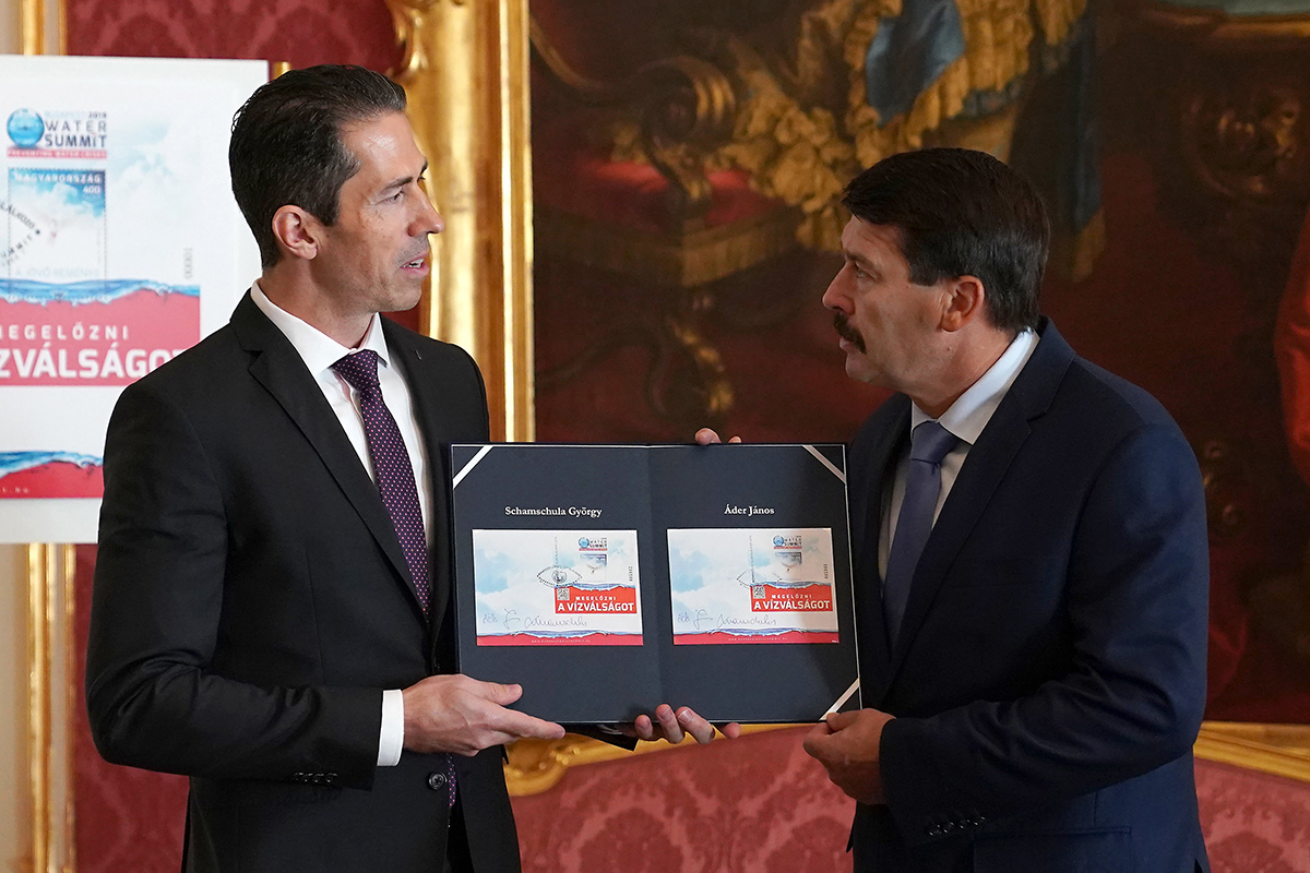 Bélyegkibocsátással köszönti a világtalálkozót a Magyar Posta