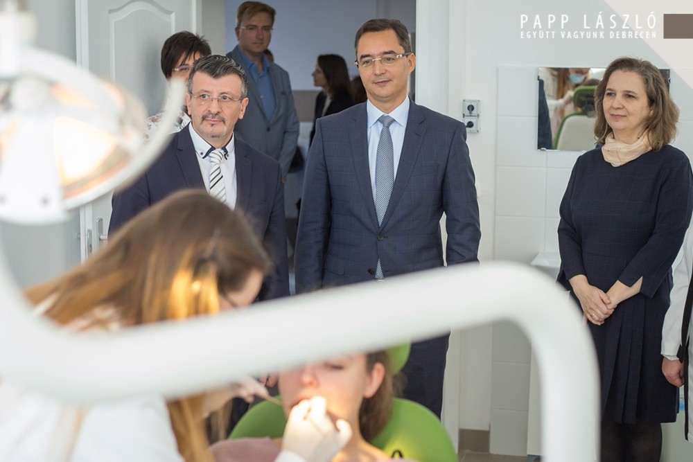 Különleges iskola-egészségügyi központ Debrecenben