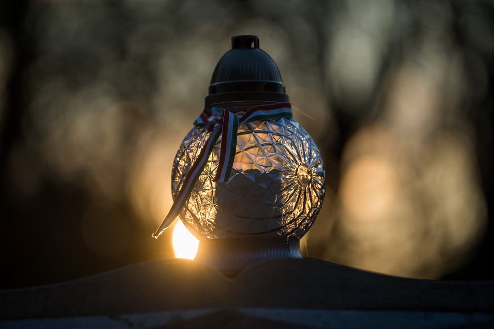 Eltávozott szeretteinkre emlékezünk