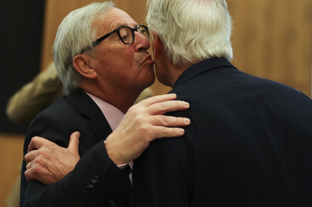 Gyorsított eljárást sürget a bizottság a lengyelekkel szemben