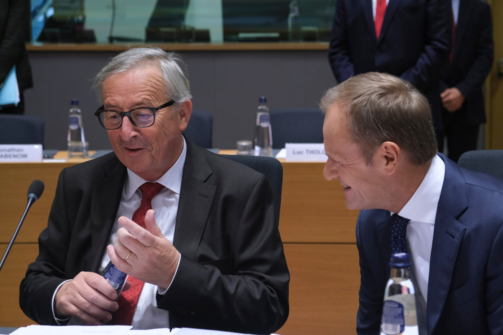 Juncker: „legalább tükörbe tudunk nézni”