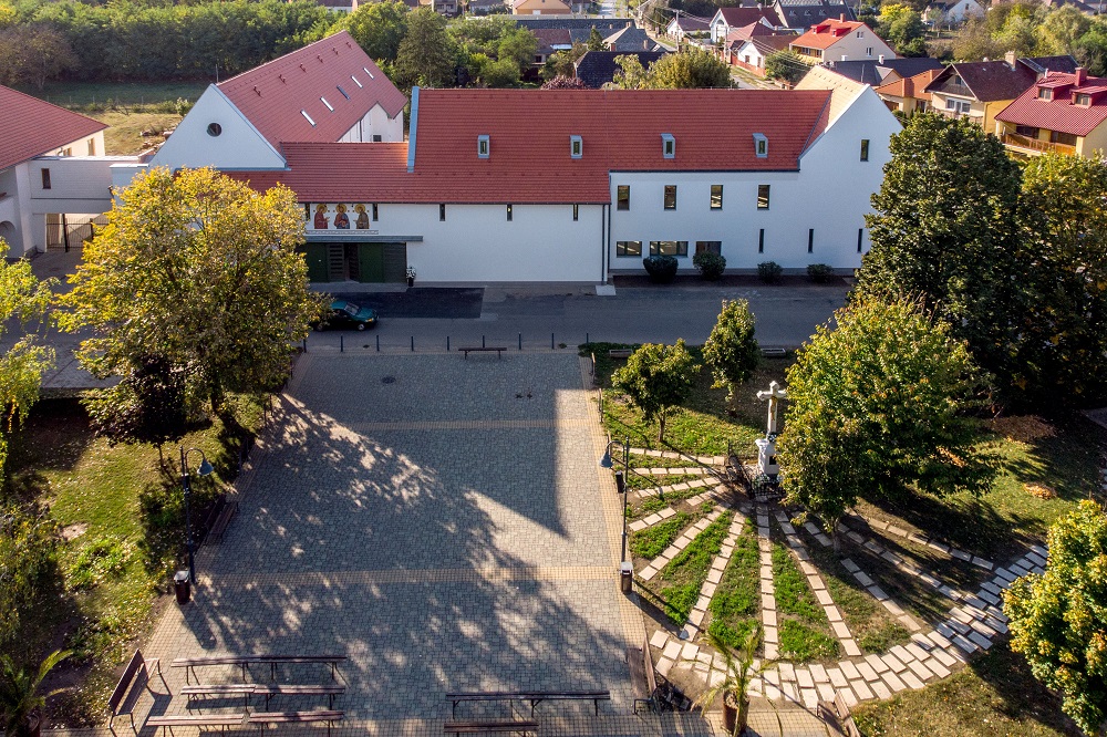 A zarándokhelyek a közösséghez kötődést erősítik