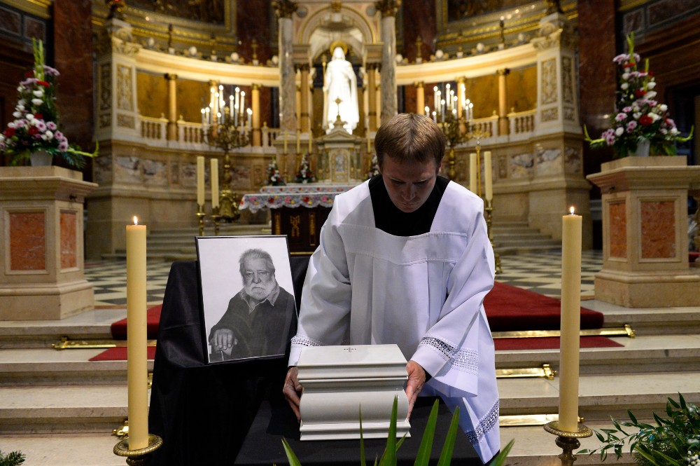 Elbúcsúztatták Sára Sándort