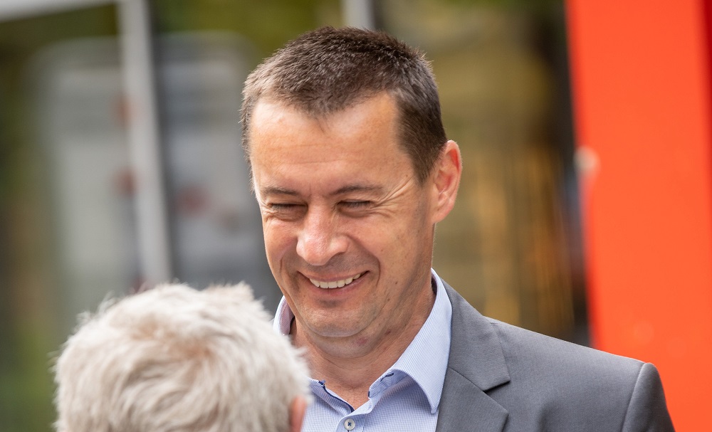 Sneider Tamás örvendezik