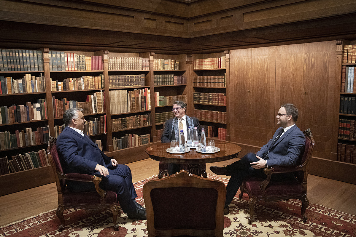 Orbán Viktor fogadta Patrick J. Deneent