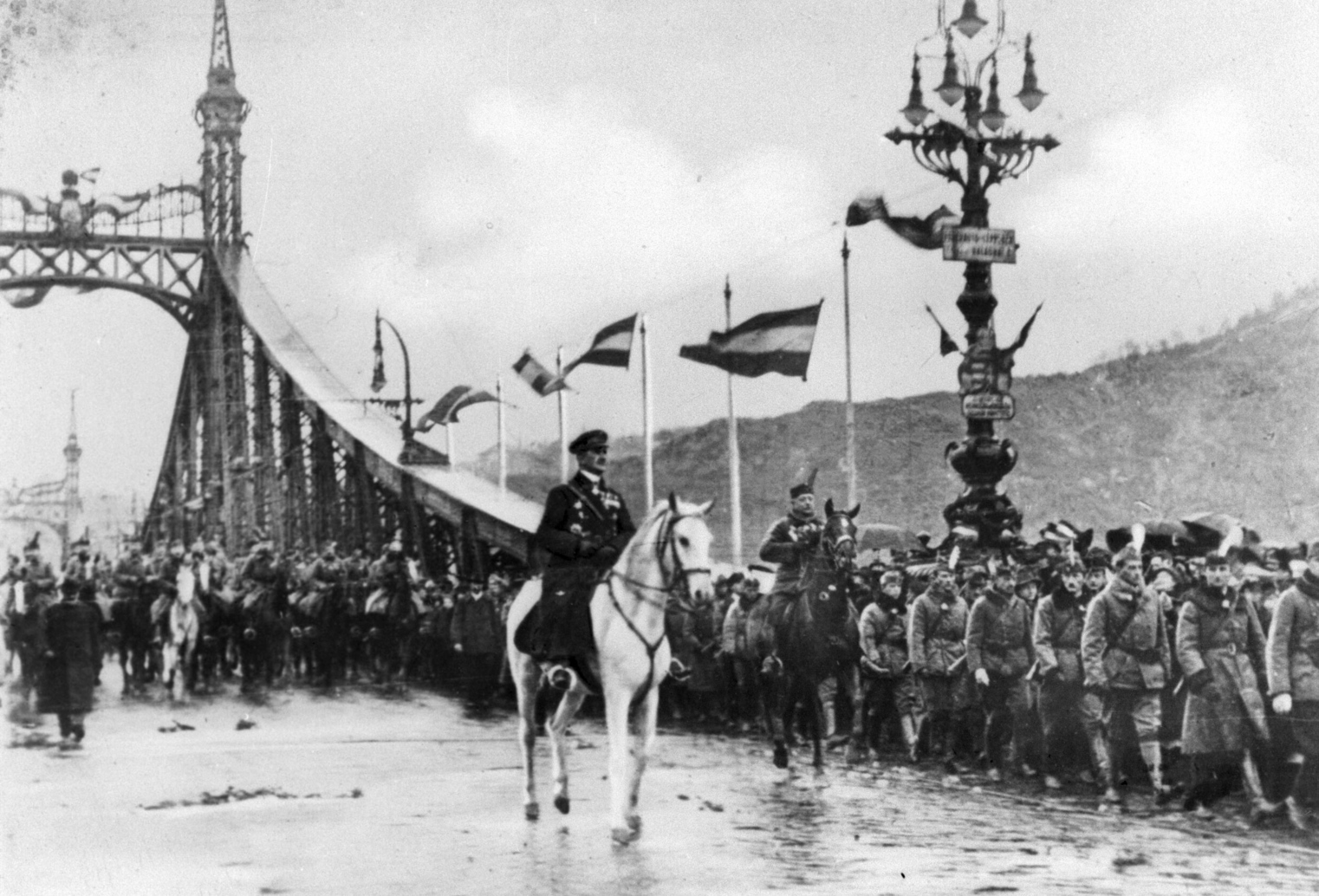 Horthy Miklóst 100 éve választották kormányzóvá