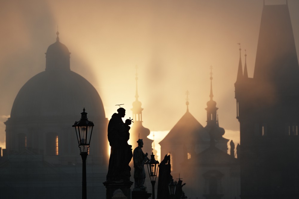 Megszólalnak a telefonfülkék és a harangok