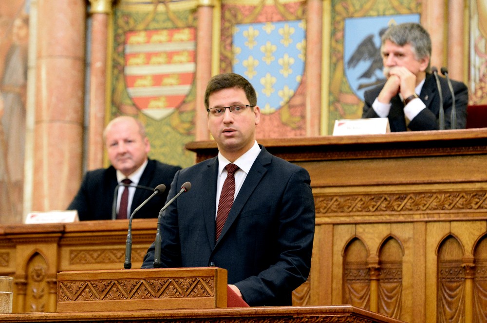 Széles összefogásra van szükség a járvány elleni védekezésben