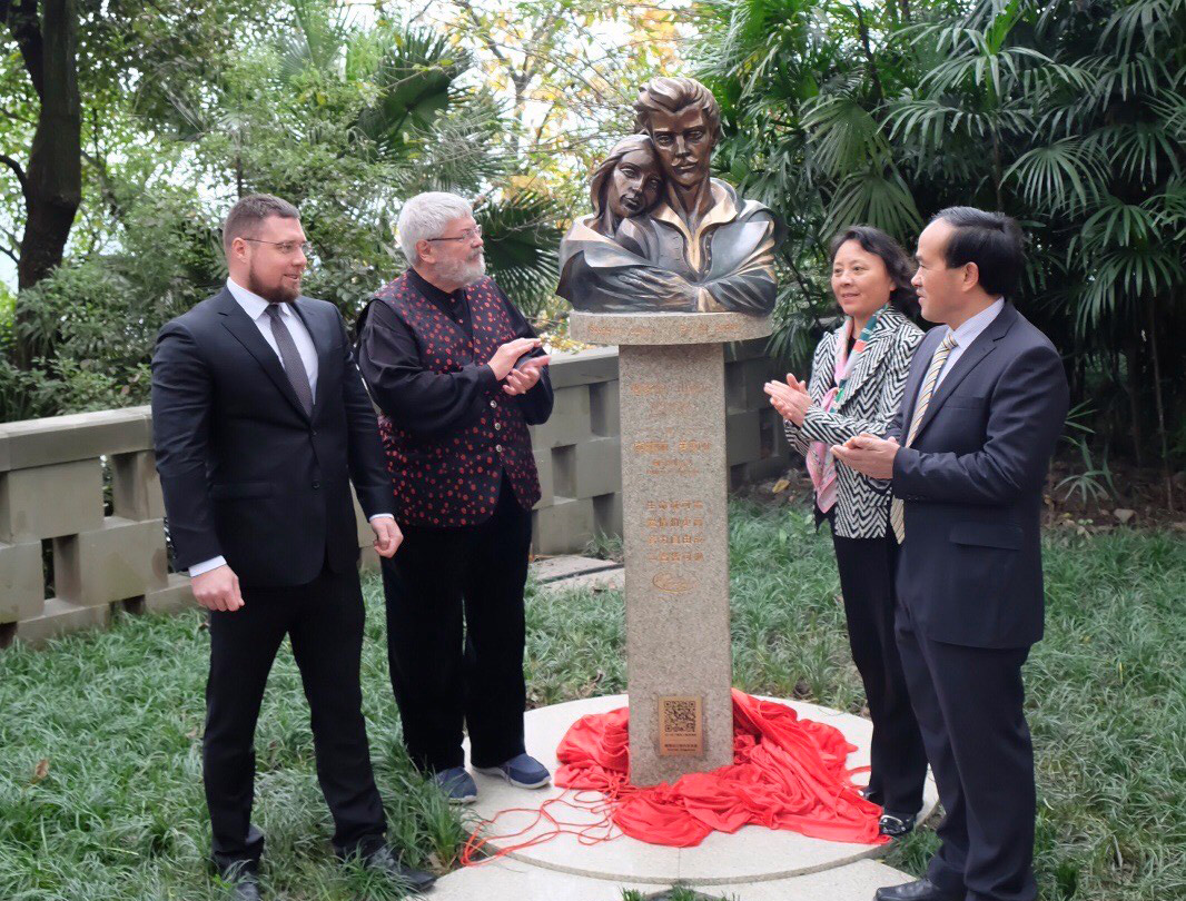 Petőfi-szobrot avattak Kínában