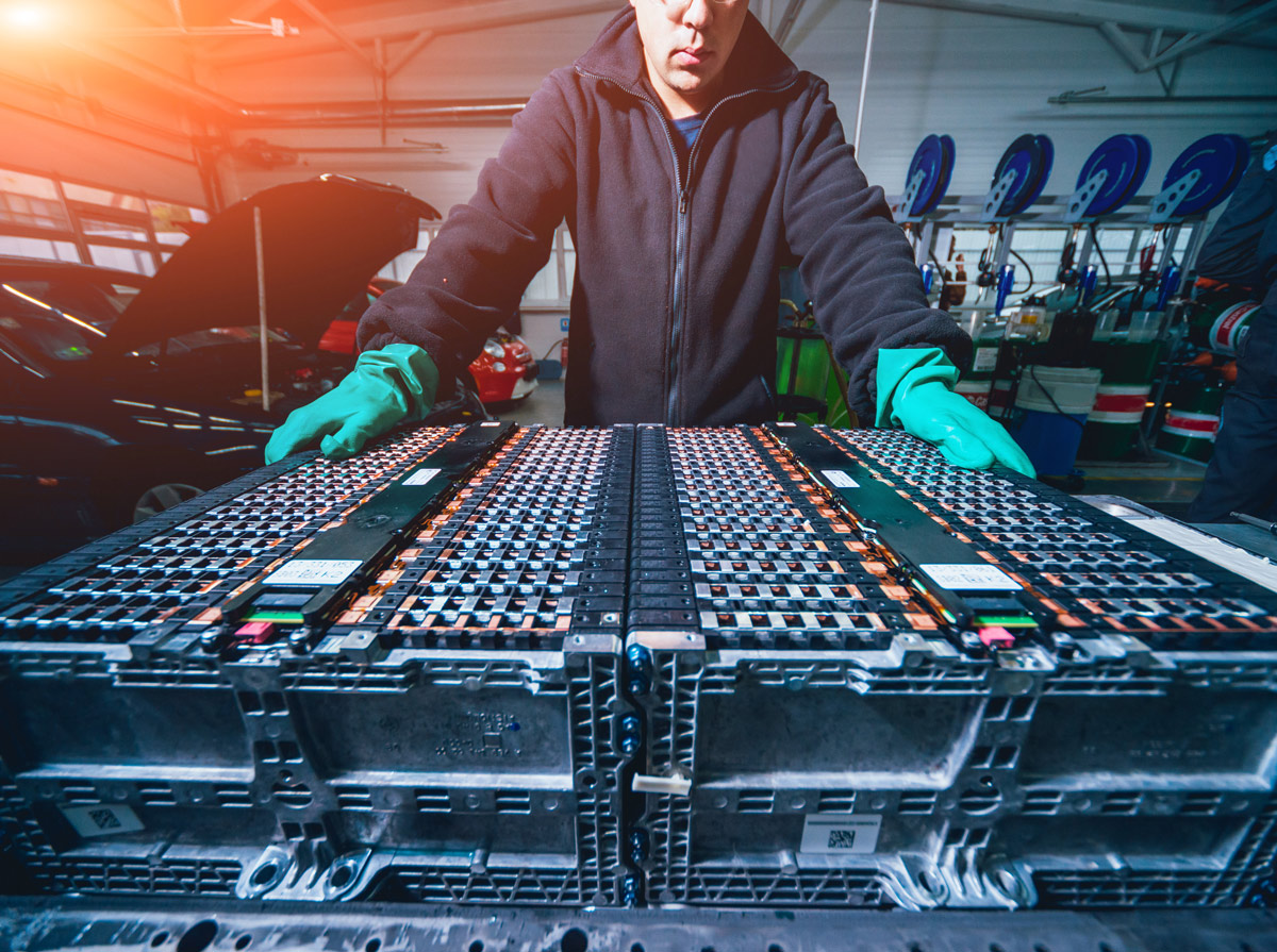 A high-tech akkumulátorgyártás húzza előre az ipari teljesítményt