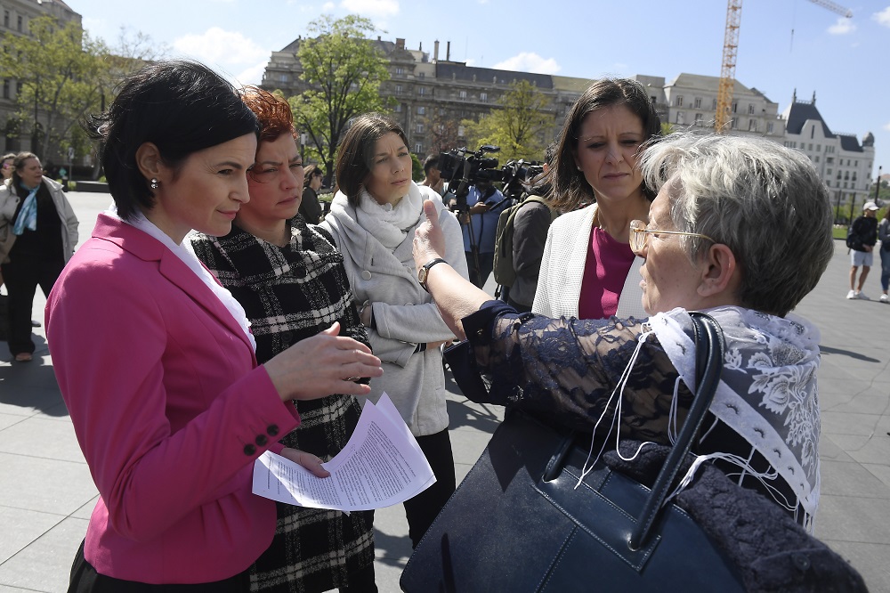 A Fidesz-KDNP az összeborult ellenzékkel szemben is vezet
