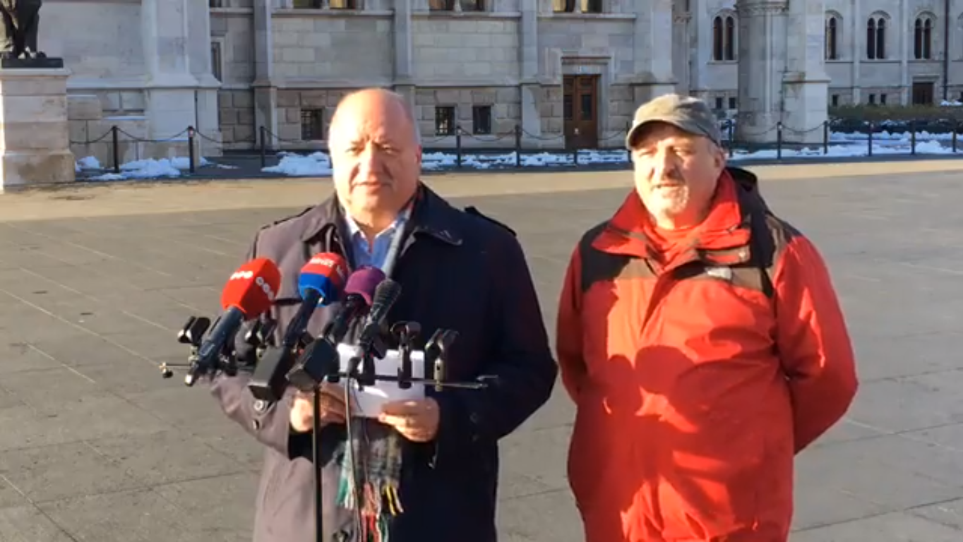 Szocik: „elvált a tüdő a májtól”