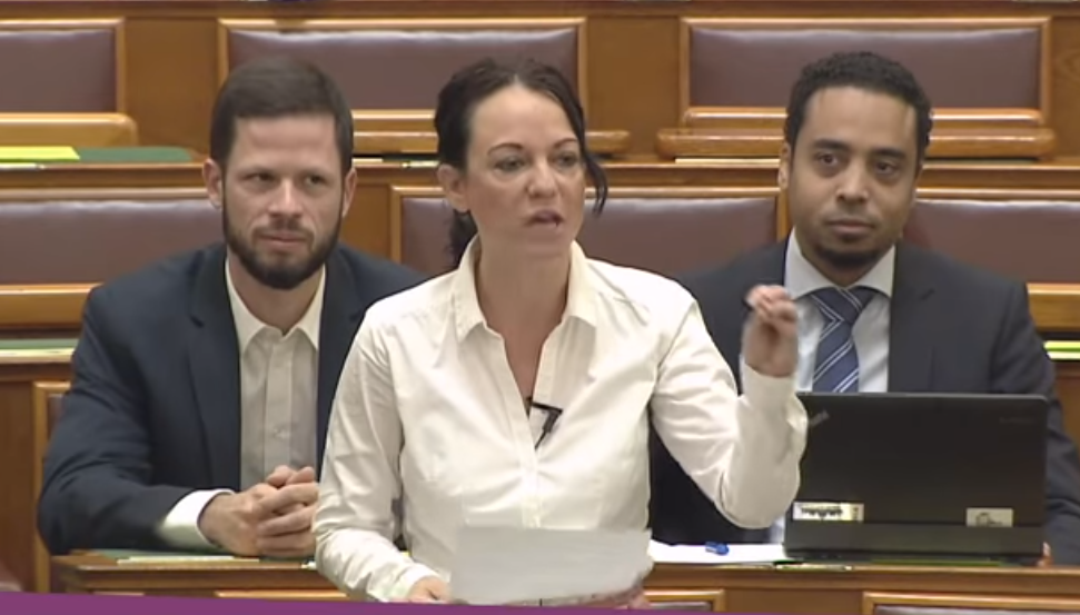 Szabó Tímea: Orbán Viktor totális diktatúráról álmodik és nem jár színházba