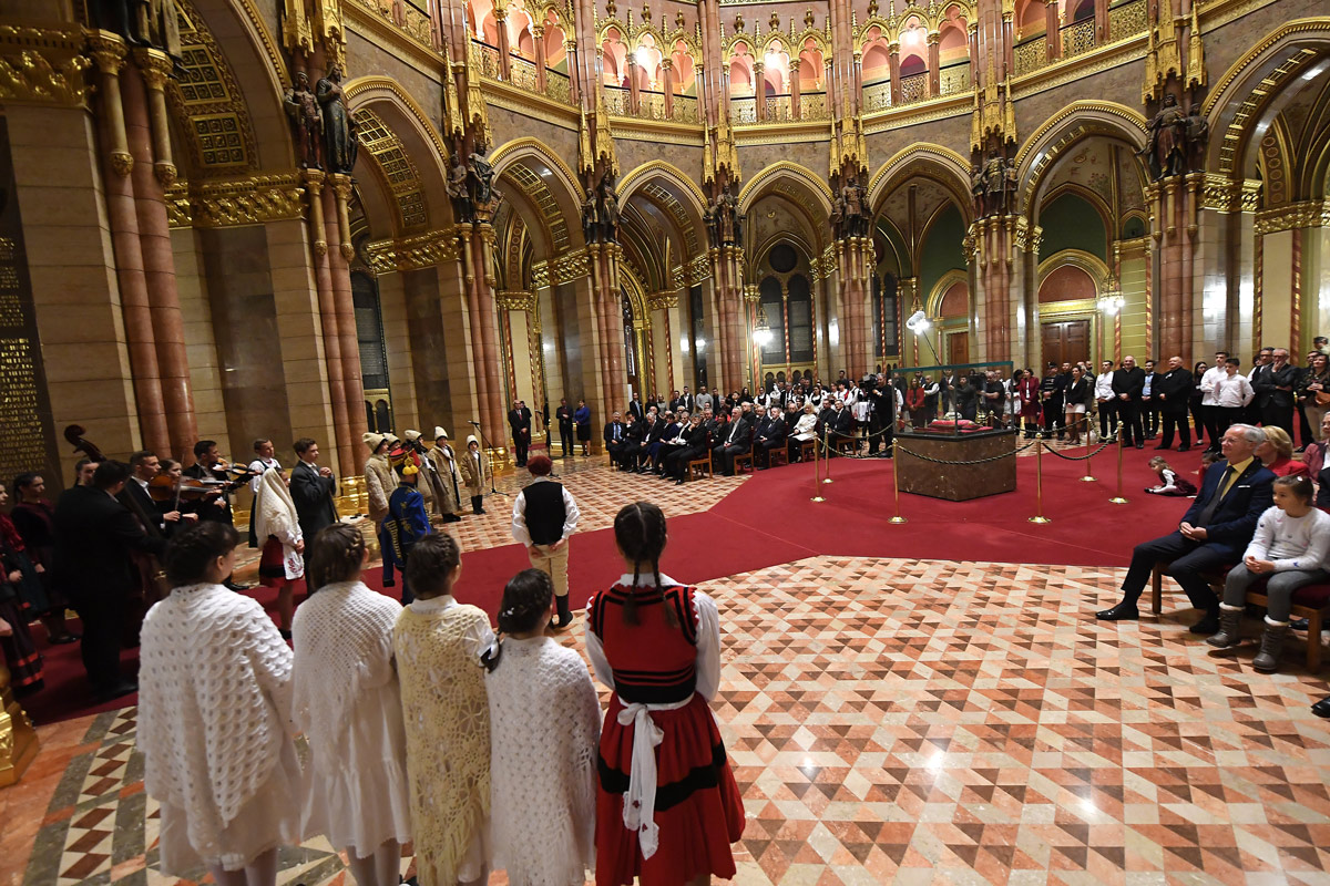 Székely gyermekek adventi műsora az Országházban