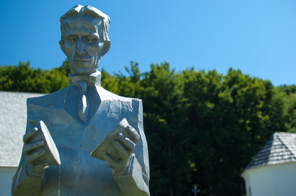 Új oldaláról ismerhetjük meg Teslát