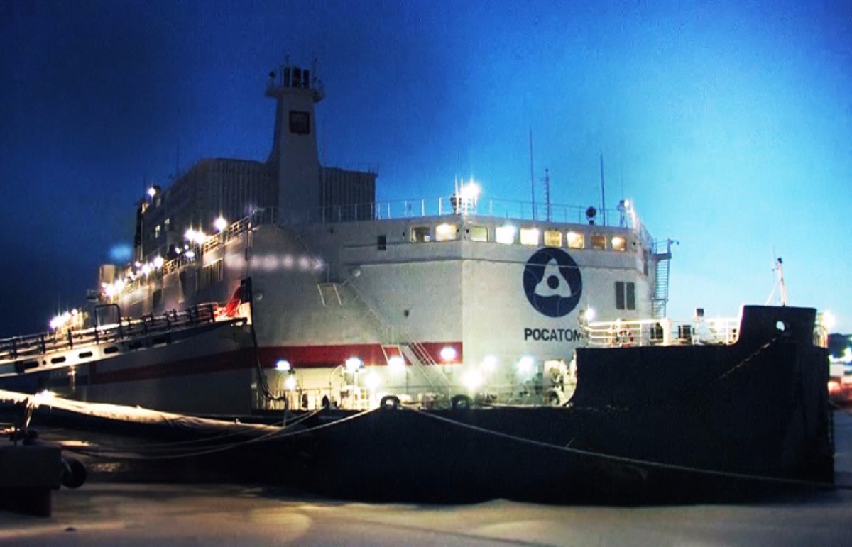 Megkezdte a villamosenergia-termelést a világ első úszó atomerőműve