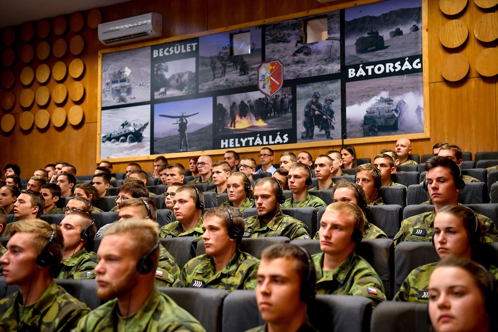 Hatvannyolc középiskolában működik honvédkadétprogram