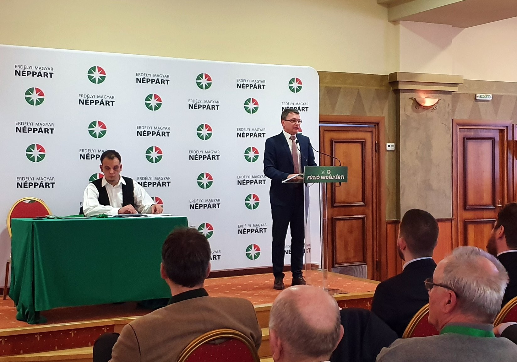 Egyesül az Erdélyi Magyar Néppárt és a Magyar Polgári Párt