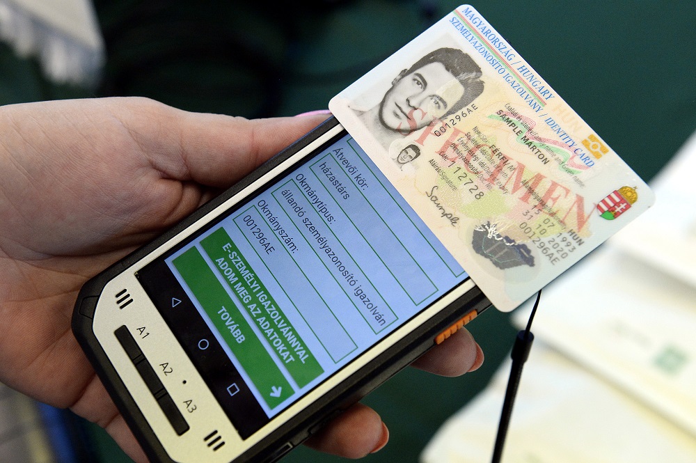 Egyre több az e-személyi