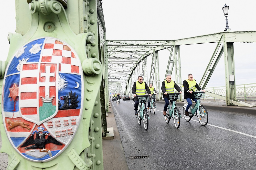 Közös kerékpárkölcsönző köti össze Esztergomot és Párkányt