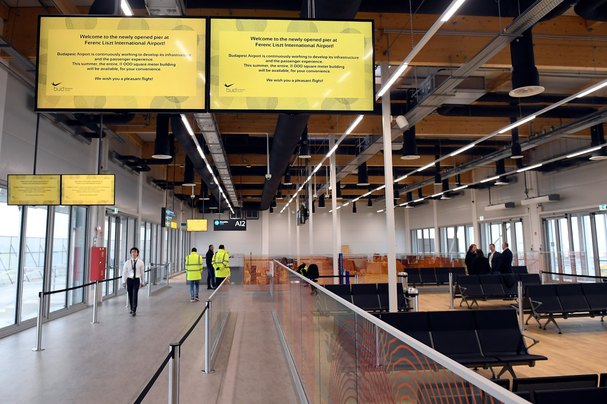 Lebontják a méltatlan bádogvárost a budapesti reptéren