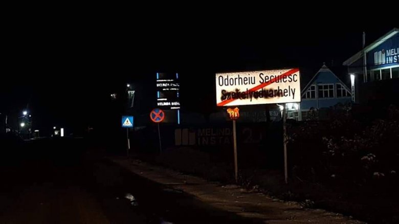 Magyar nyelvű helységnévfeliratokat mázoltak le Székelyföldön