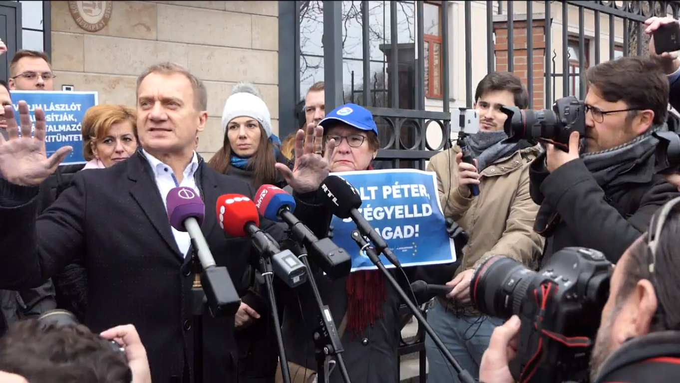 A rabosítással „ők piszkolták össze azt a kezemet, ami egyébként tiszta”