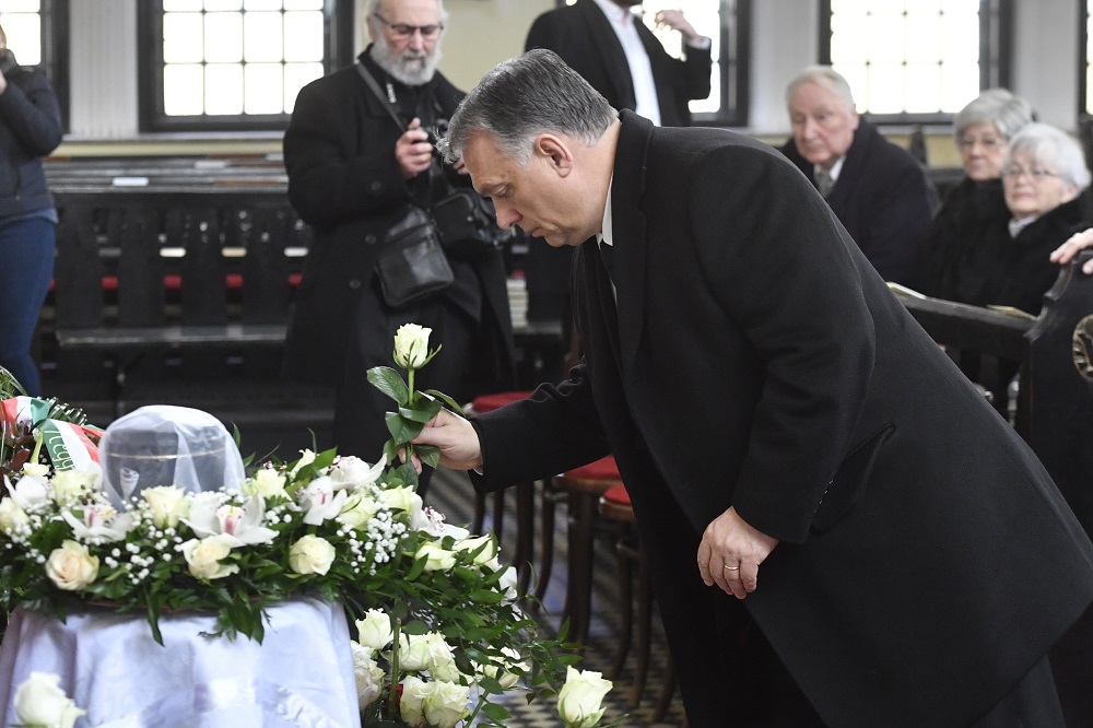 Gyászistentisztelet keretében vettek búcsút Makkai Ádámtól