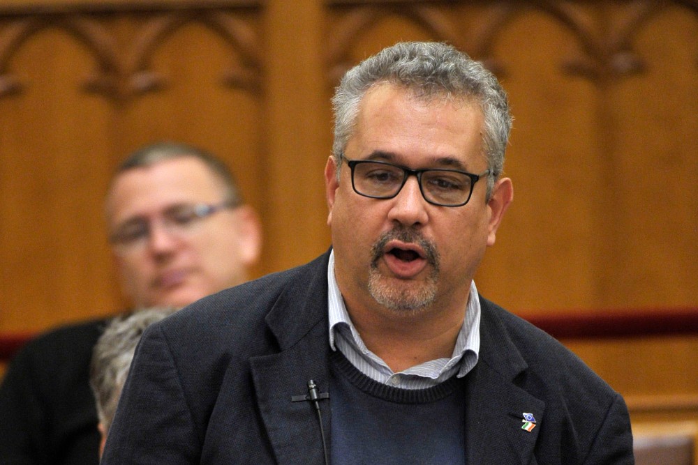 A DK Rétvári Bencét vádolja