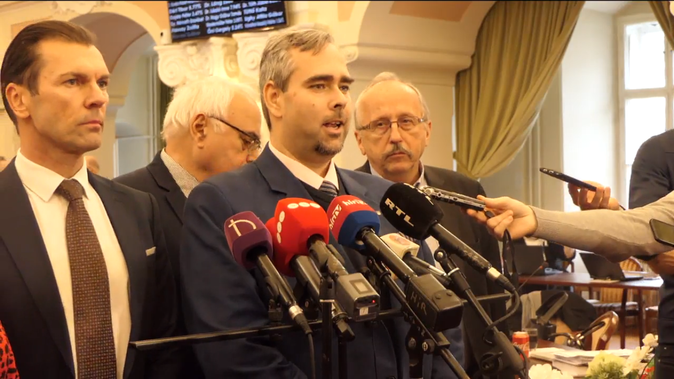 Erősebb érdekérvényesítő képességet remélnek a DK mellett